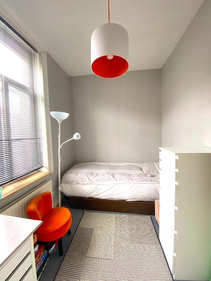 Grande Chambre + Chambre D'Appoint Hotell Ronchin Exteriör bild